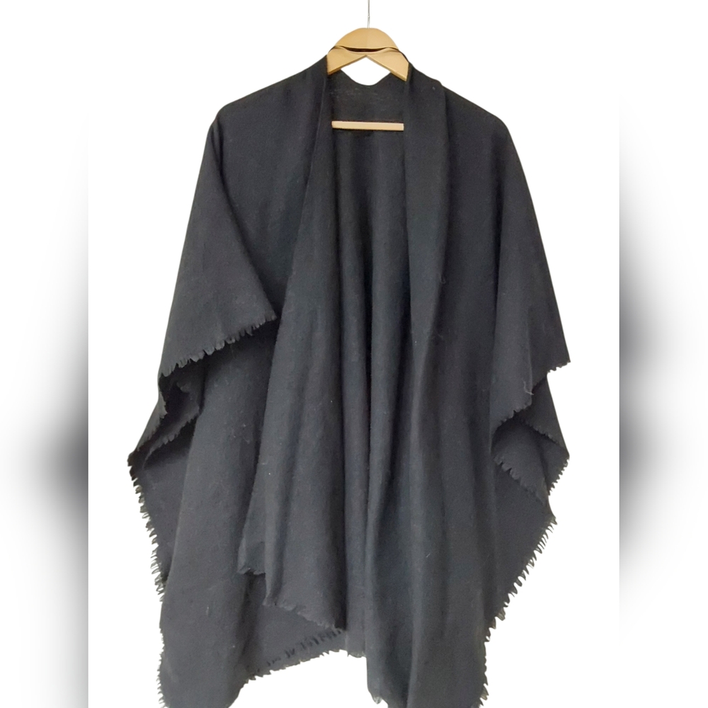 💚Old Navy Black Fringe Shawl